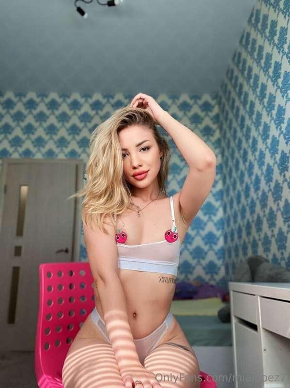 ## @kate_kk22 💋
Would you like me to personally autograph yo..