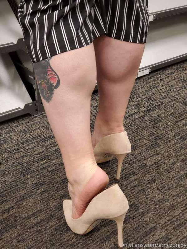 I enjoy a good heel that compliments a womans legs, don't yo..