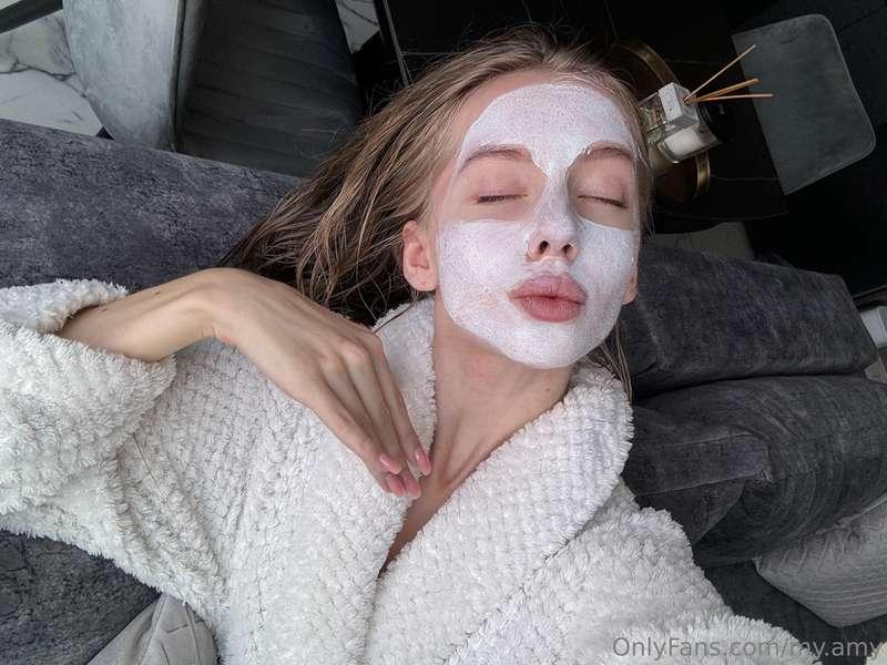 I love to pamper myself with relaxing moments... and I love ..
