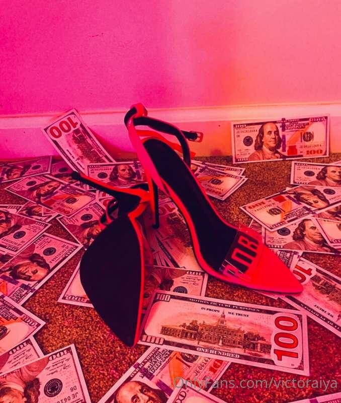 Margot Robbie Wolf of Wallstreet Cosplay Coming Soon … 👀💕