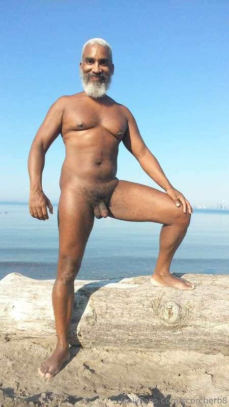 Tree Trunk Tuesday!  #beard #musculardaddy #gay #feet #gaycr..