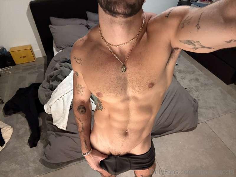 do u like me from the front or back?😈check DMs in 1 hour to ..