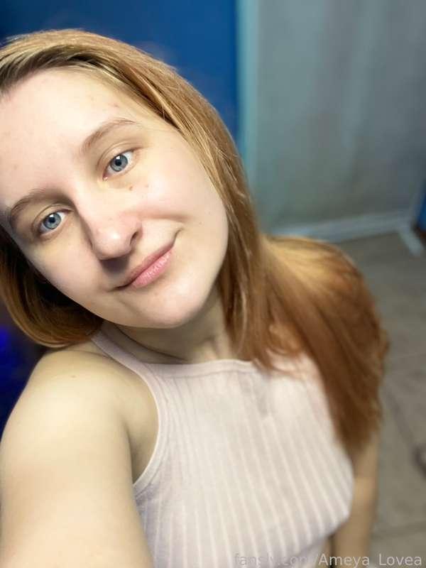 Gotta be cute 😉

#young #bignipples #customs #gfe #natural #tits #lifestyle #erotic #nude #chubby