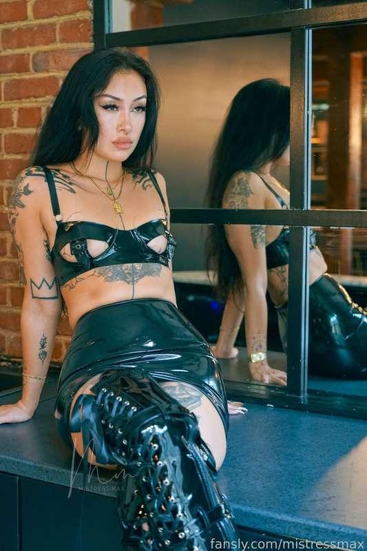 I'm going to break you down and build you back up into the perfect little servant. All it takes is one look and you start to come undone 🌀

#femdom #findom #Asianbrat #asiandom #latex #boots #assworship #sensualdomination #mentaldomination