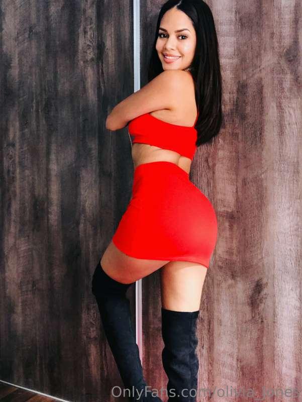 Looking for a playmate 🥵💦 wanna videocall with me and get to..