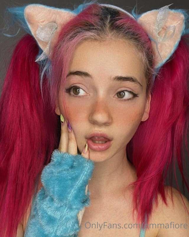 😸
