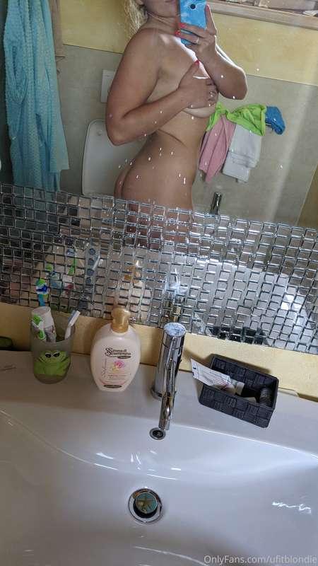 I hope you like mirror selfies 🥵💦