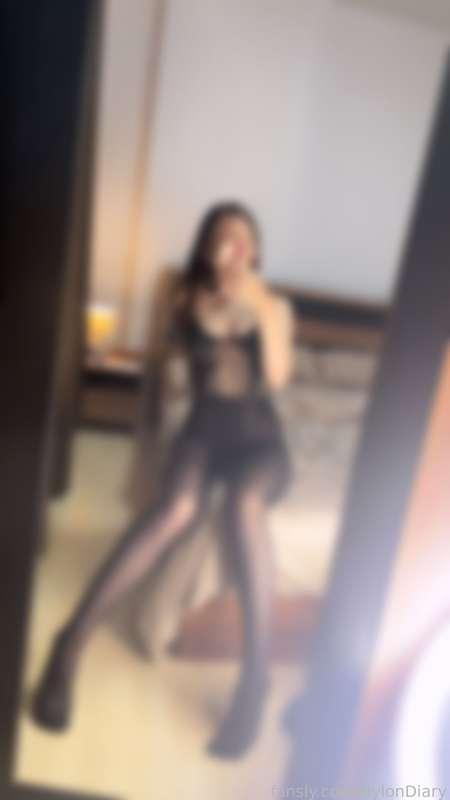 Feeling sexy wearing black 🖤

#pantyhose #nylons #leotard #lingerie #legs #selfie #fyp #nylonfeet #nylon #fetish
