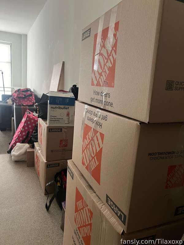 Good morning ❤️ I’m in the process of moving, please bare with me while I’m packing things up. I’ll still be posting daily but it may take a little bit longer to reply to messages. I can’t wait for this to be over!!!