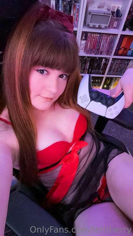 Would you play with me 🤤 🎮