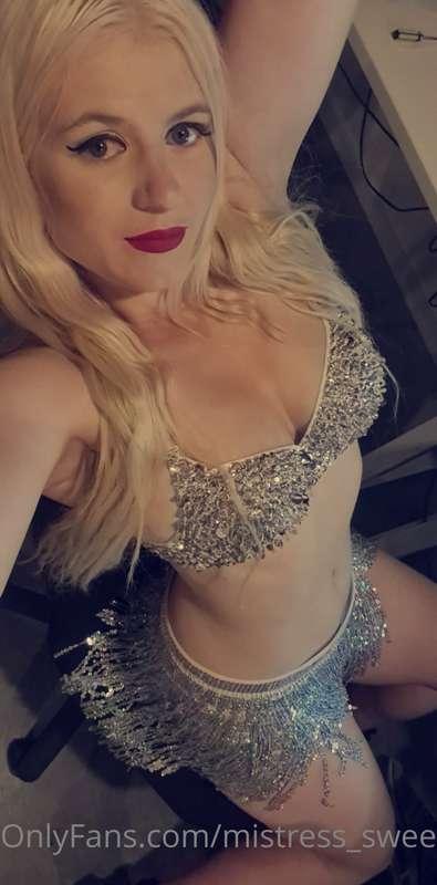 Who wants to see me shake it in this outfit?
