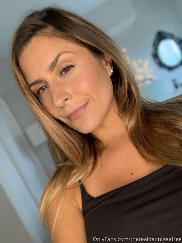 http://danni-gee.camster.com I’m online! Come visit!