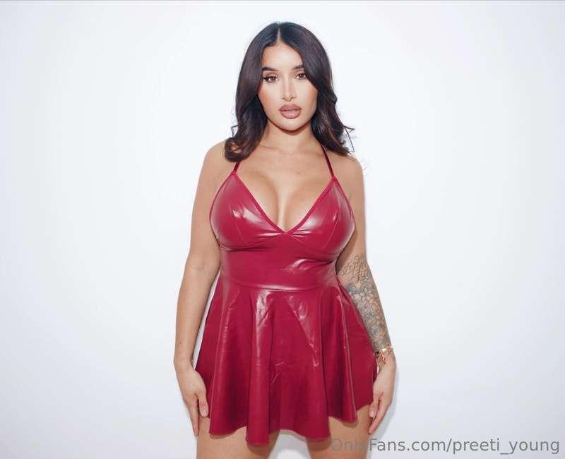 Do you want to make me your fuck toy?! 💋 