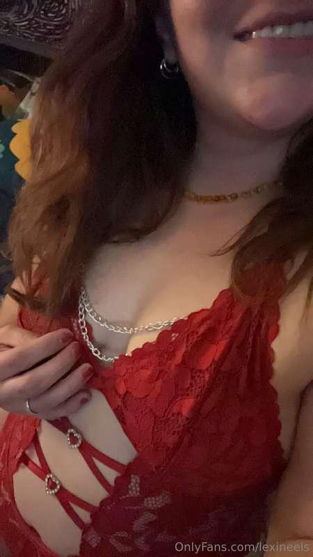 Id have to say. Red is probably my favorite color to wear! 😘..