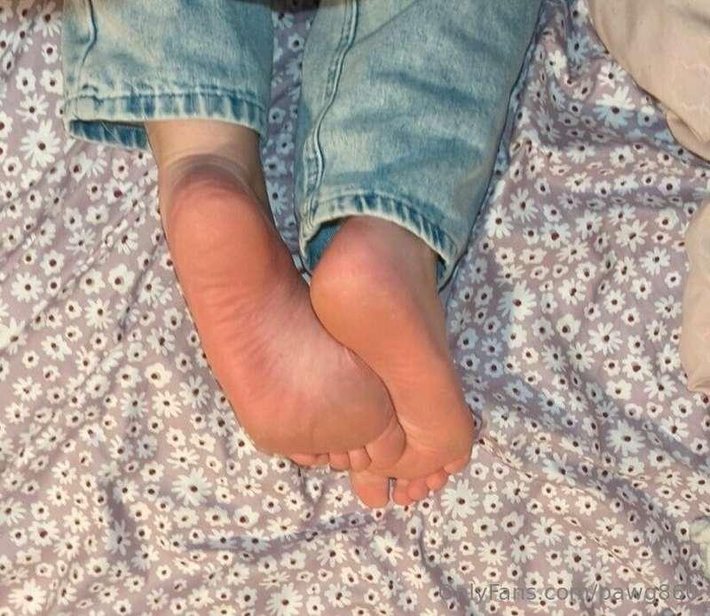 Cover my soles in cum babe 😚