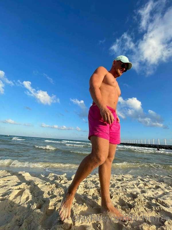 ## BEACH VIBESS
How was your weekend?❤️