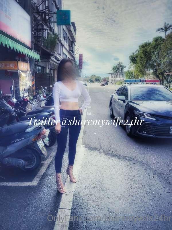 有個問題一直困擾我很久，如果在戶外露出拍照真的不小心被警察北北撞見，會不會直接被抓走呢⁉️🤔🤔🤔