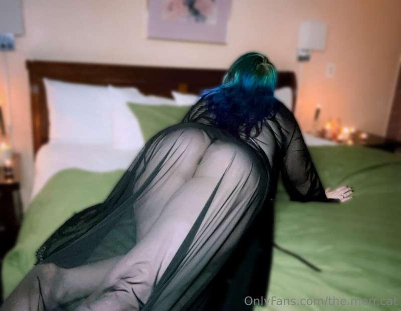You wanna come follow me go bed! 💕