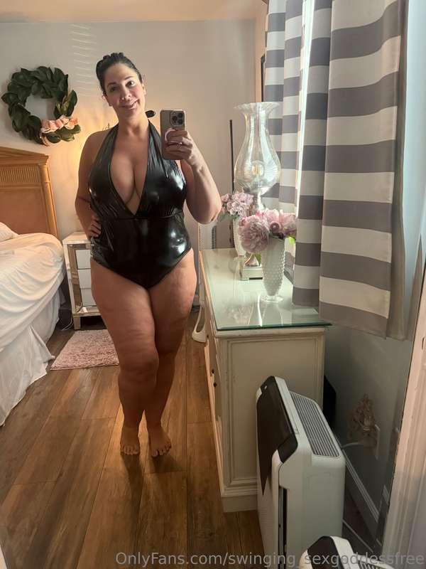 Loving my sexy new top!!! 🖤