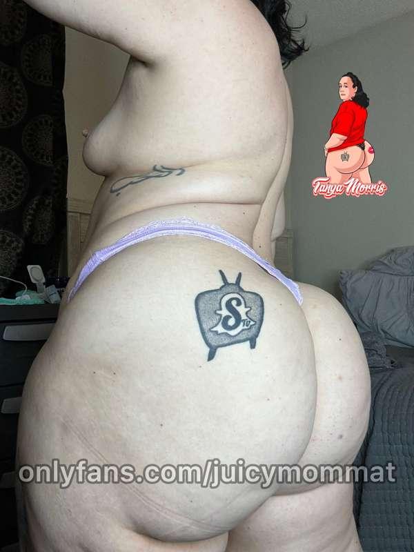 My ass looks so good in this thong 😩