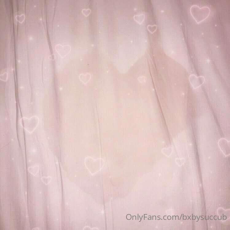 My 💦  left a huge heart on my bed