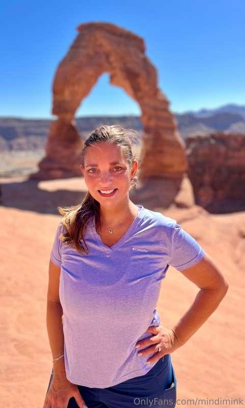 Hiking in Arches National Park 🏞️ today 😍
One word: SPECTACU..