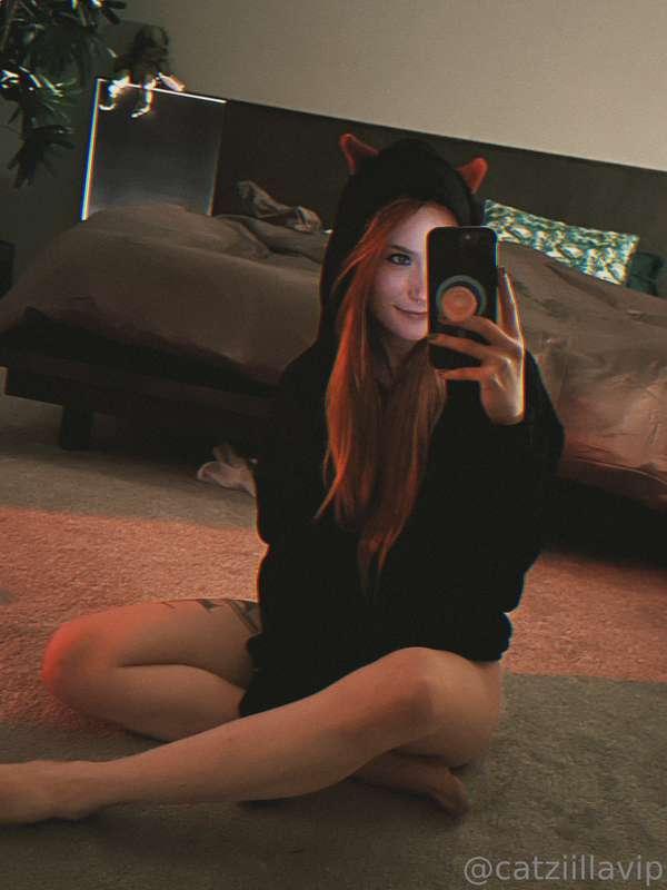 My Y2K emo photoshoot after my stream the other day.  Everyo..
