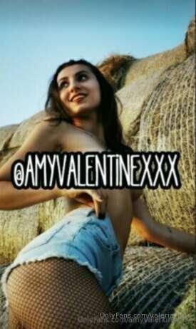 💘🎀𝘏𝘖𝘙𝘕𝘠 𝘎𝘐𝘙𝘓💘🎀
❤️My girl @amyvalentinexxx looks shy but 😈 sh..