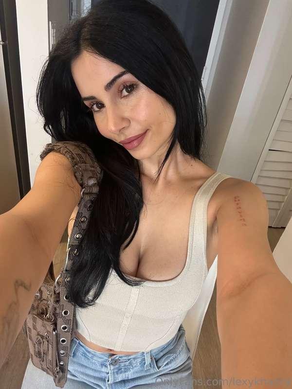 I'll tell you a secret, I'm waiting for your dm💞