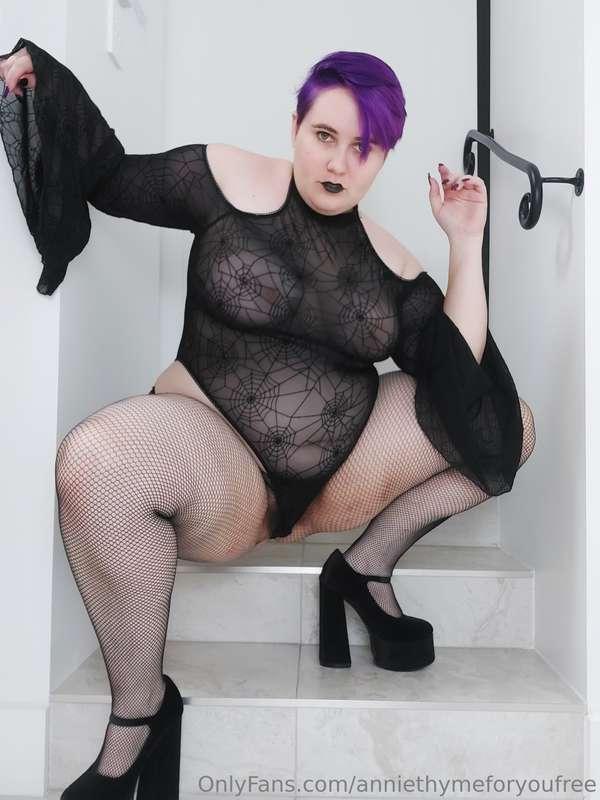 Do you like my fishnets? 