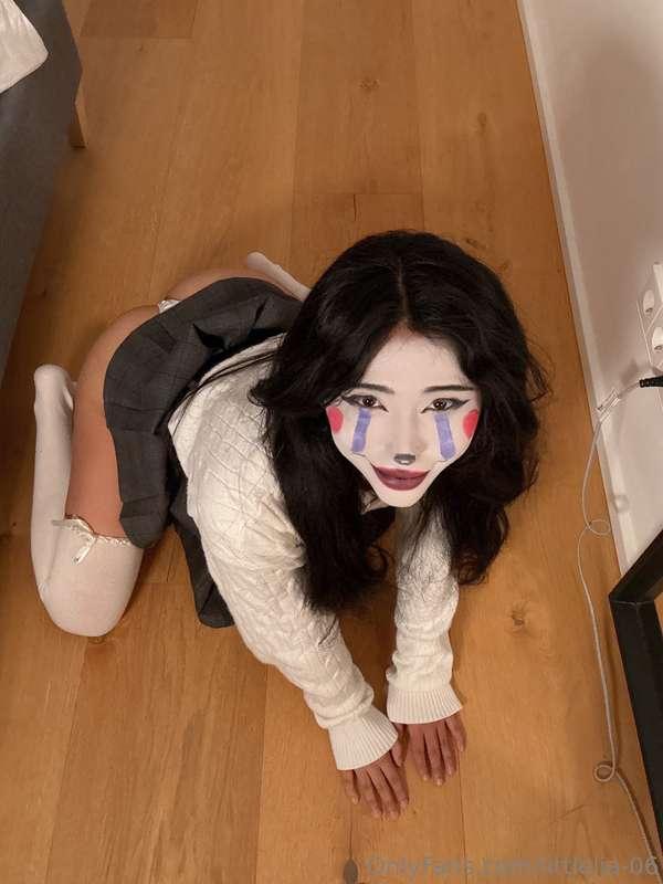 How’s the view from there ;)Can you guess which part of me i..