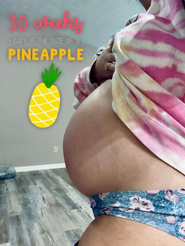 **30 WEEK BUMPDATE** 🍍
Baby is roughly 15.7 inches and 2.9 p..
