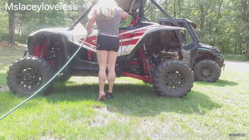 laceys_muscular_calves image #1