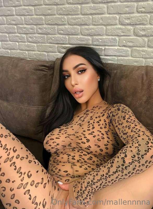 🔥 STOP SCROLLING 🔥@alina_greys 
🔥 Her wet pussy 🫦🫦 is waitin..