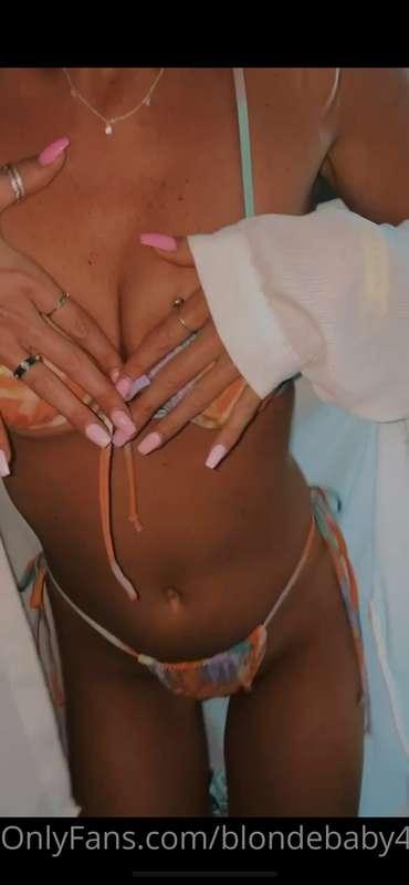 A screenshot from a video, who wants to see it 😇