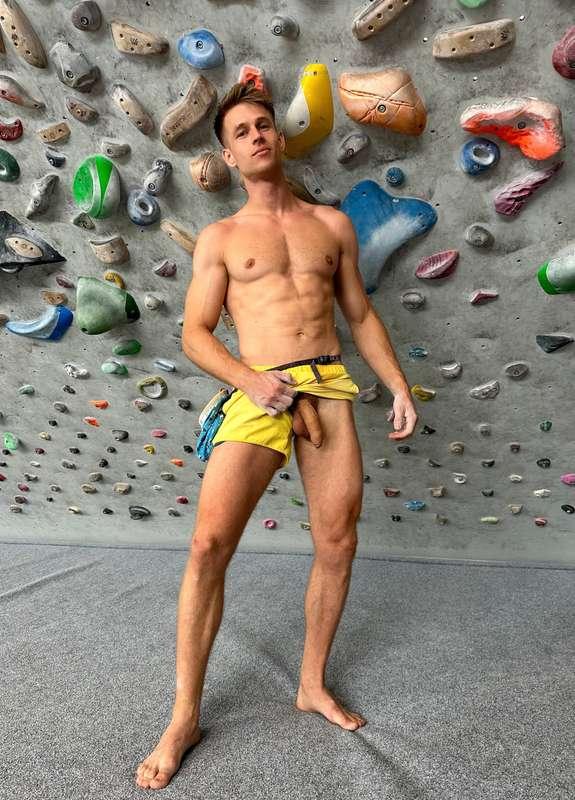 Just me being naughty during the climbing training 🧗🏼‍♂️🍆 Wo..