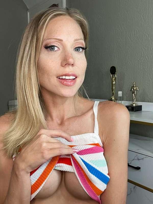 🎬 Calling all OF lovers! 🌟 This is your chance to get a pers..