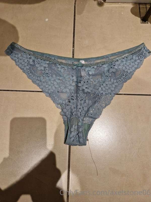 The wife worn knickers 😋😋they smell amazing too 😍