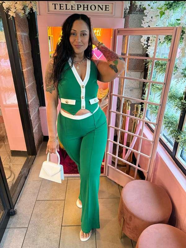 Rate my outfit 1-10 💚