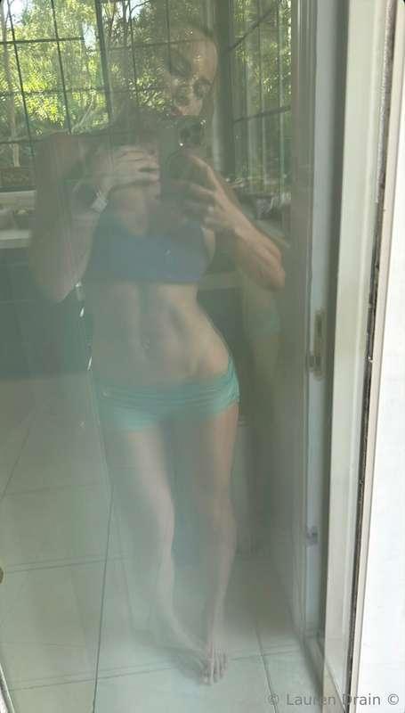 if u can see my abs, it means you're horny rn 😜