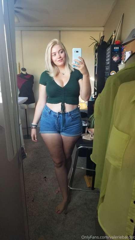 Little outfit of the day post 😊 in my regular life I actuall..