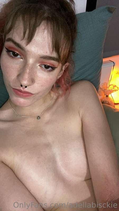 got very horny tonight, posting a dildo vid tomorrow 😉💕