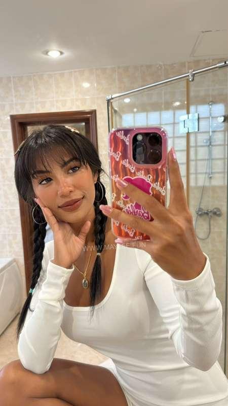 Taking lots of selfies before I get all messed up later 😋💦💦