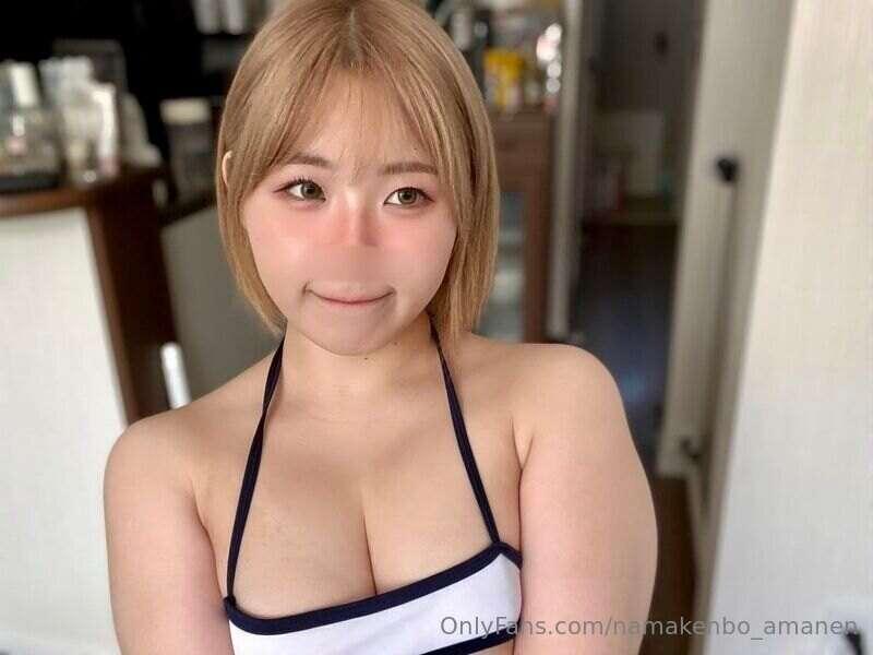 a blonde with micro bikini💛💙
3 more 🔞pics👉 @namakenbo_amanen..