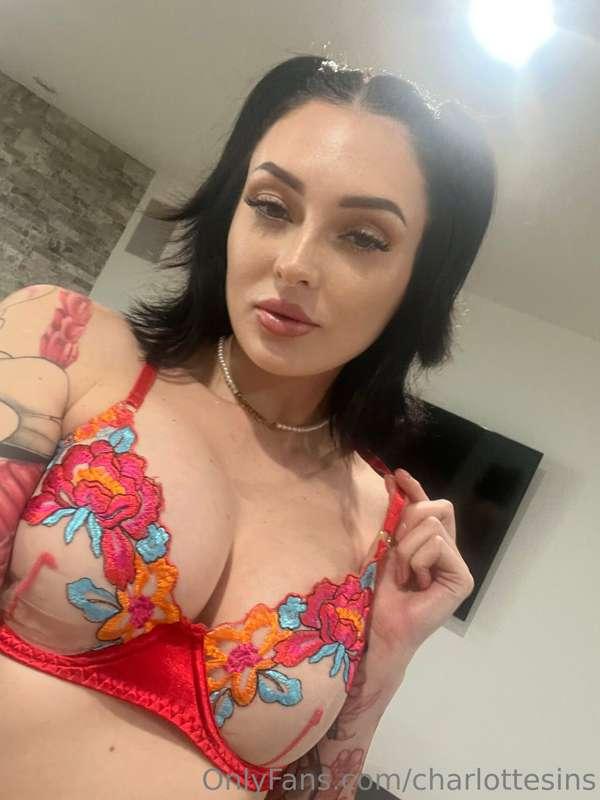 ❤️ Choosing one random fan who likes 👍🏽 this post to send my..