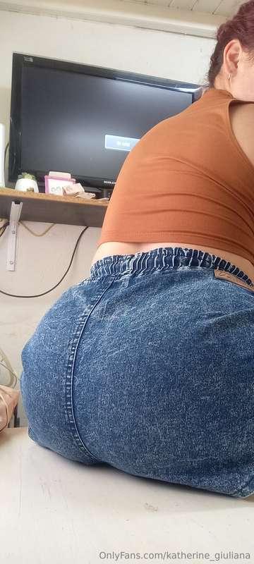 This morning's ass deserves a tip, don't you think?🍑
