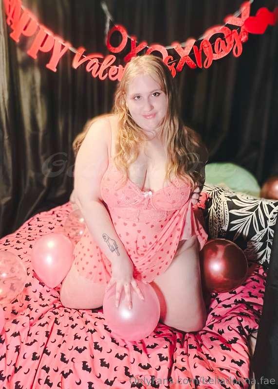 Happy Valentines Day cuties! 💘💌💘
Swipe for a cute lil booty ..