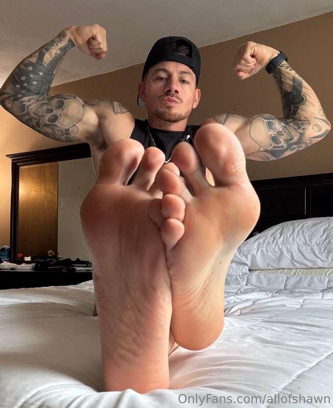 You love those big creamy feet 🦶🏻 