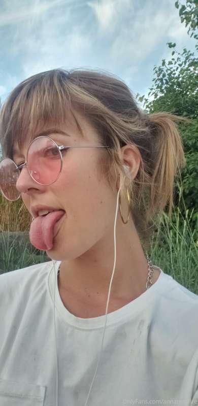 Gimme some cum on my tongue please.