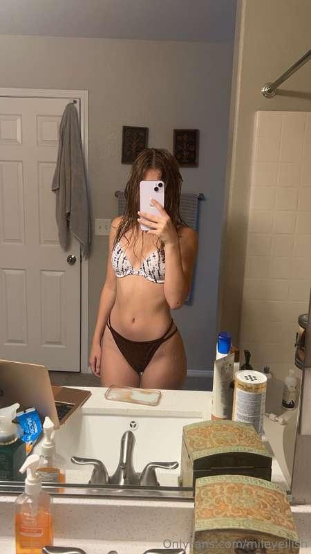 Wanna join me in the 🚿 for some fun? 💦😈